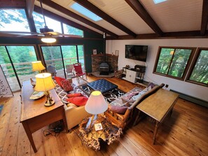 Smart TV, fireplace, DVD player, table football