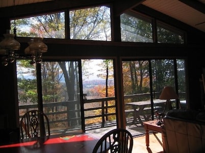 Skiers View: less than 10 mins to state parks + big view/deck/grill etc