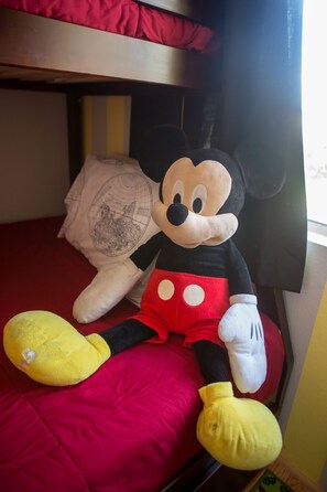 3 bedrooms, in-room safe, iron/ironing board, free WiFi - StorybookVilla #1 Warm & Inviting, You Walk to Disney, 100+ Reviews (Anaheim)