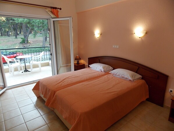 Iron/ironing board, WiFi, bed sheets