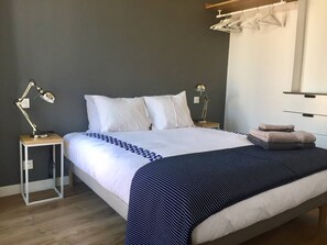 2 bedrooms, iron/ironing board, free WiFi, bed sheets - Elegant, cozy and bright apartment in the center of Madrid with free WIFI (Madrid)