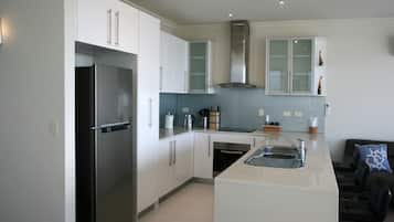 Luxury Apartment, 4 Bedrooms, Balcony, Ocean View (36)  | Private kitchen | Full-size fridge, microwave, oven, stovetop