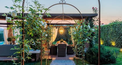 Toskanisches haus: Schwimmbad, Panoramblick, eingezaunt Klimaanlage Kamin Wifi