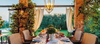 Villa toscane typique:piscine, clôturée, panoramique, air cond. cheminée, Wi-Fi 