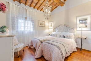 3 chambres, fer et planche à repasser, Wi-Fi gratuit, draps fournis