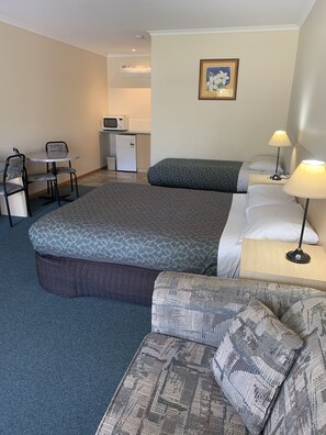 Ropa de cama de alta calidad y escritorio 