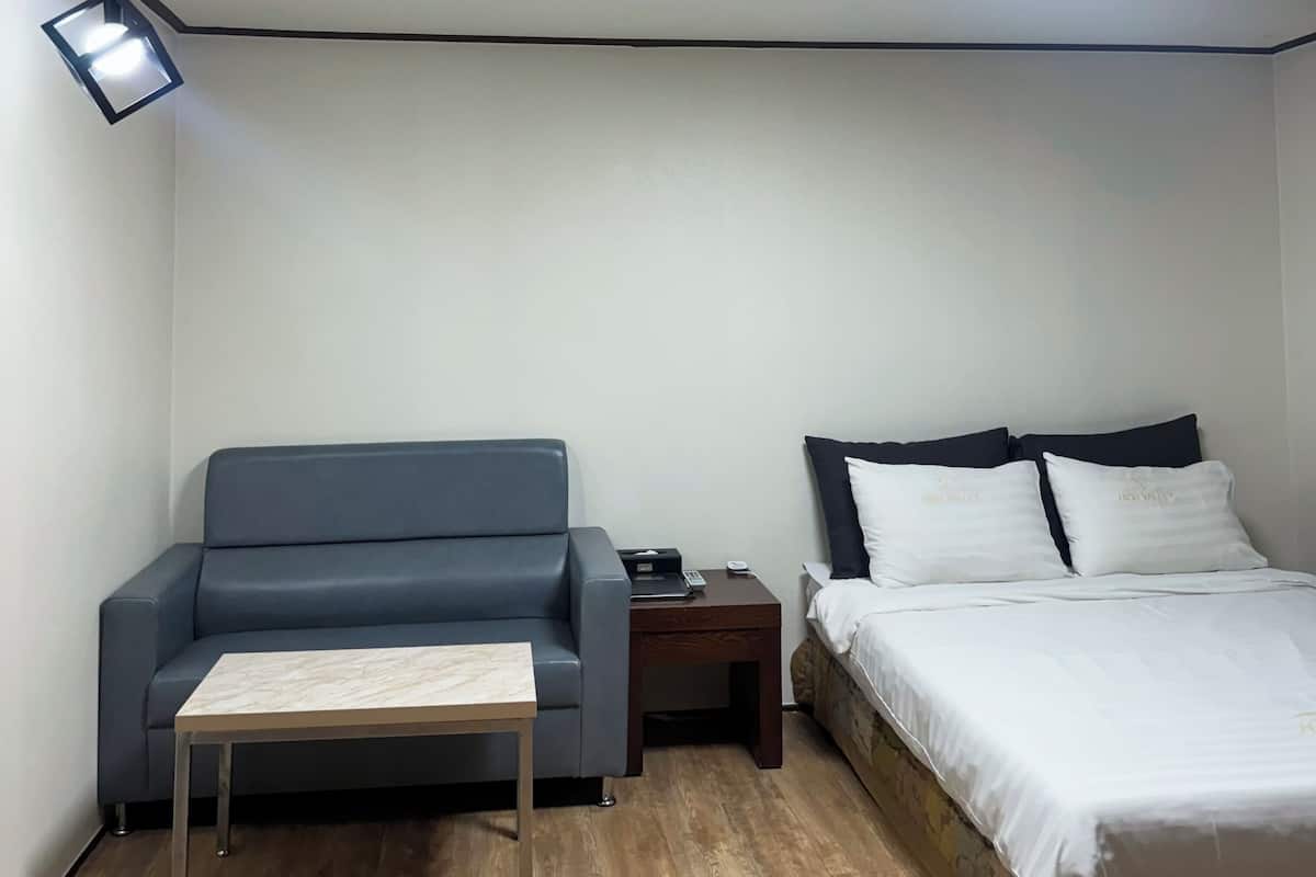 Double Room | Free WiFi