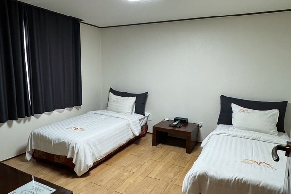Twin Room | Free WiFi