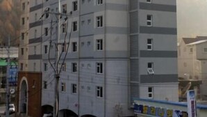 A multi-story hotel with a modern design, featuring a prominent 'HOTEL' sign on the facade. - High Valley Hotel (Jeongseon)