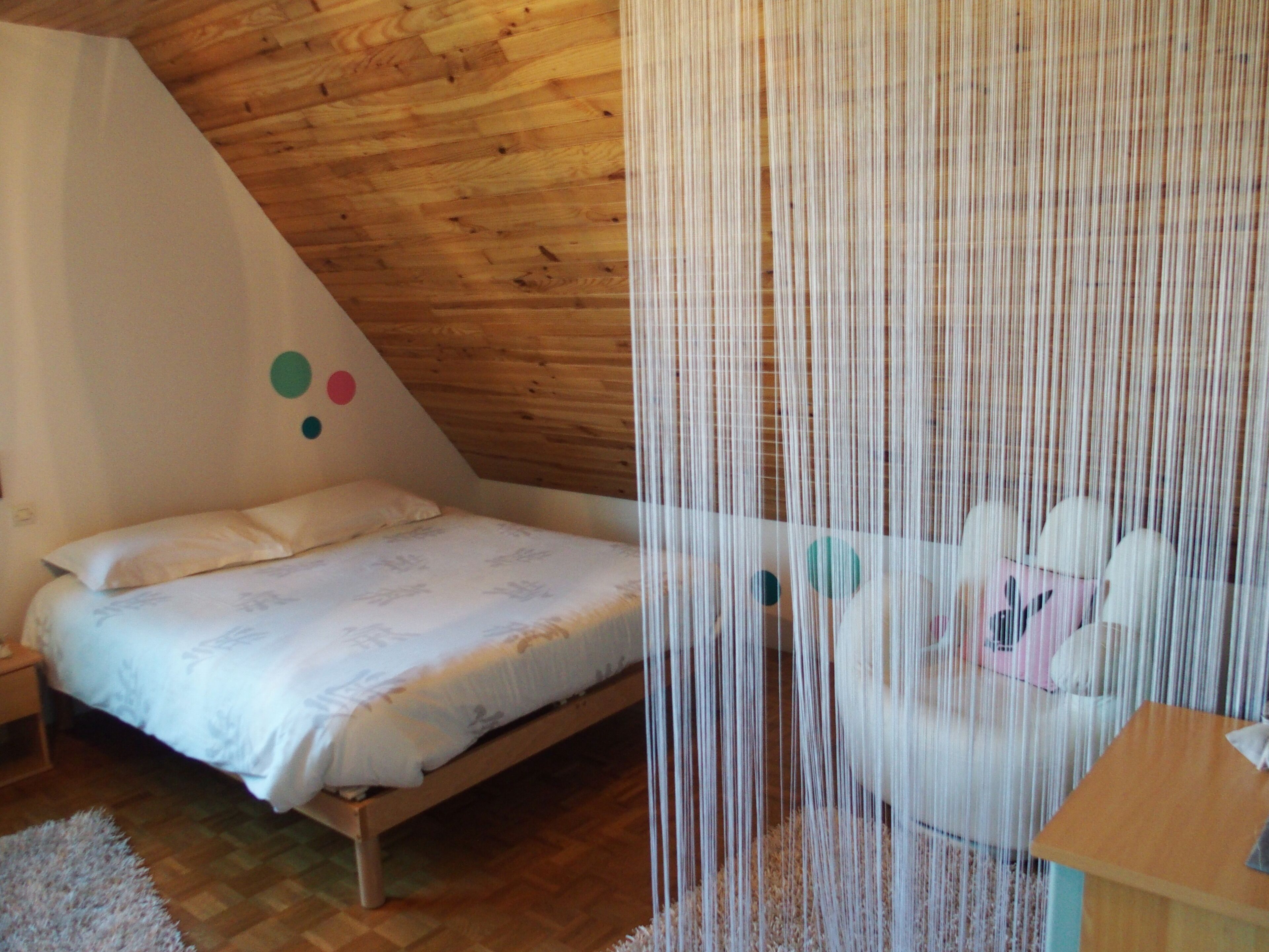 1 soverom, skrivebord, wi-fi (inkludert) og sengetøy