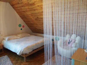 1 chambre, bureau, accès au Wi-Fi (inclus), literie fournie