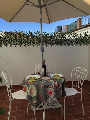 Outdoor dining - Casa Albéitar, easy Parking, Wifi, Ronda (Ronda)