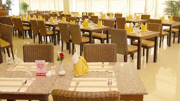 Daily buffet breakfast (THB 150 per person)
