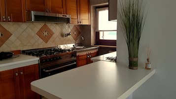 Cookware/dishes/utensils