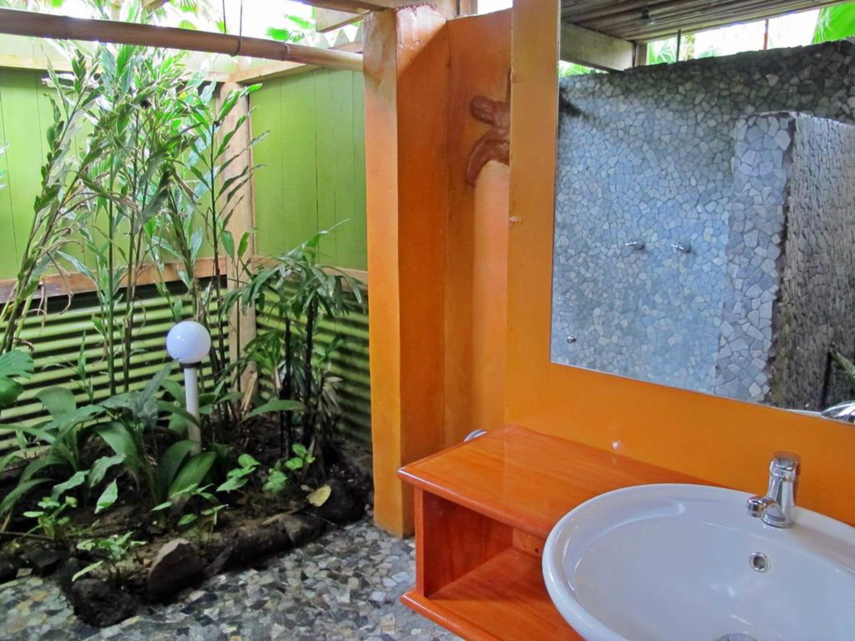 shower, free toiletries, towels