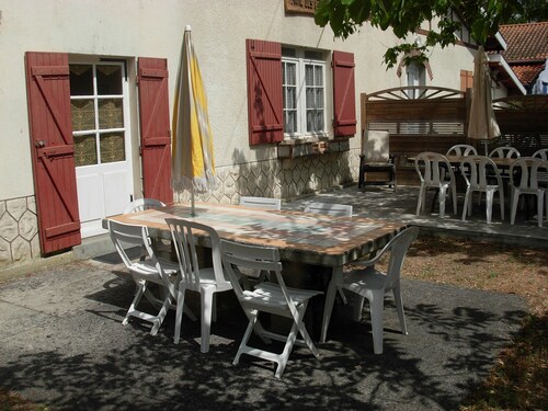 Rental for 8 per. 200 m from ocean, 900 m from town center