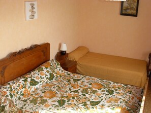 4 habitaciones, tabla de planchar con plancha y wifi 