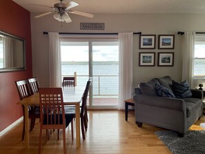 Smart TV, video games, DVD player, table football - Waterfront Paradise with NEW Jacuzzi Spa! (Canandaigua)