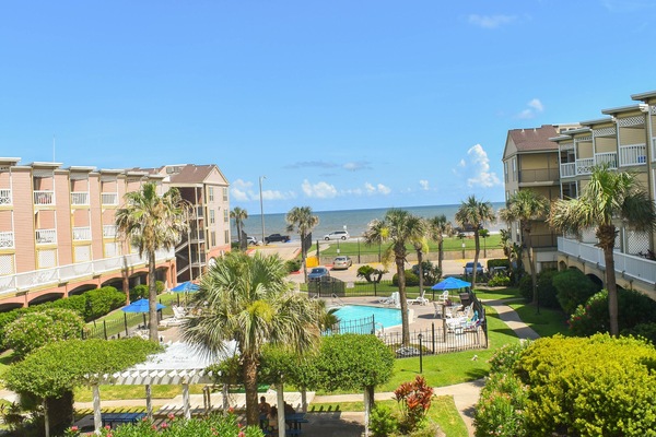 Look at that VIEW, enjoy your favorite book or beverage on the porch.