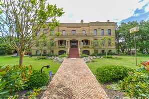 Exterior - LOCATION, LOCATION, LOCATION!!!
BEAUTIFUL VIEW!!!
LOW RATES!!!! (Galveston)