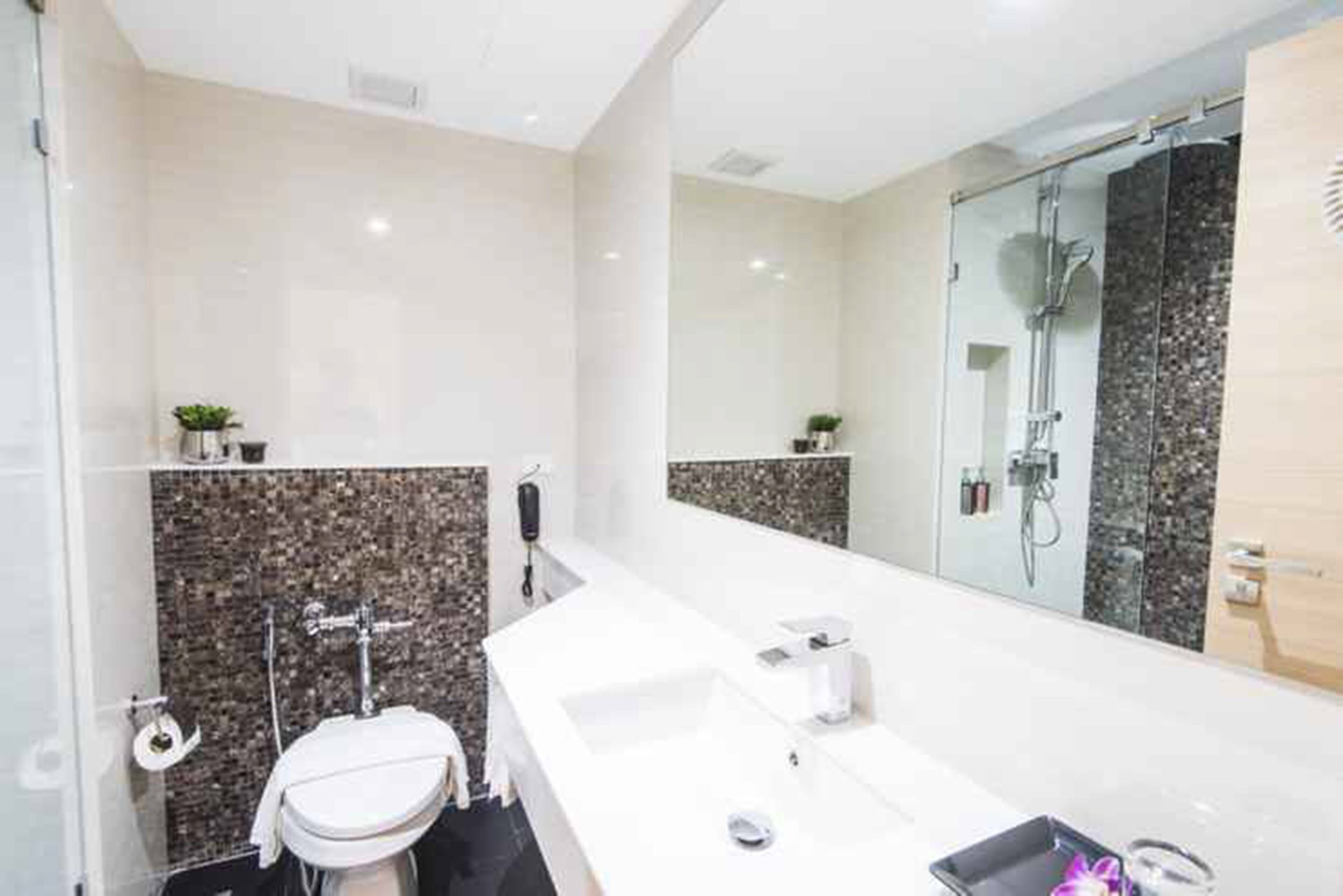 shower, rainfall showerhead, free toiletries, hair dryer