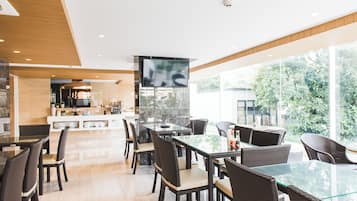 Daily English breakfast (THB 400 per person)