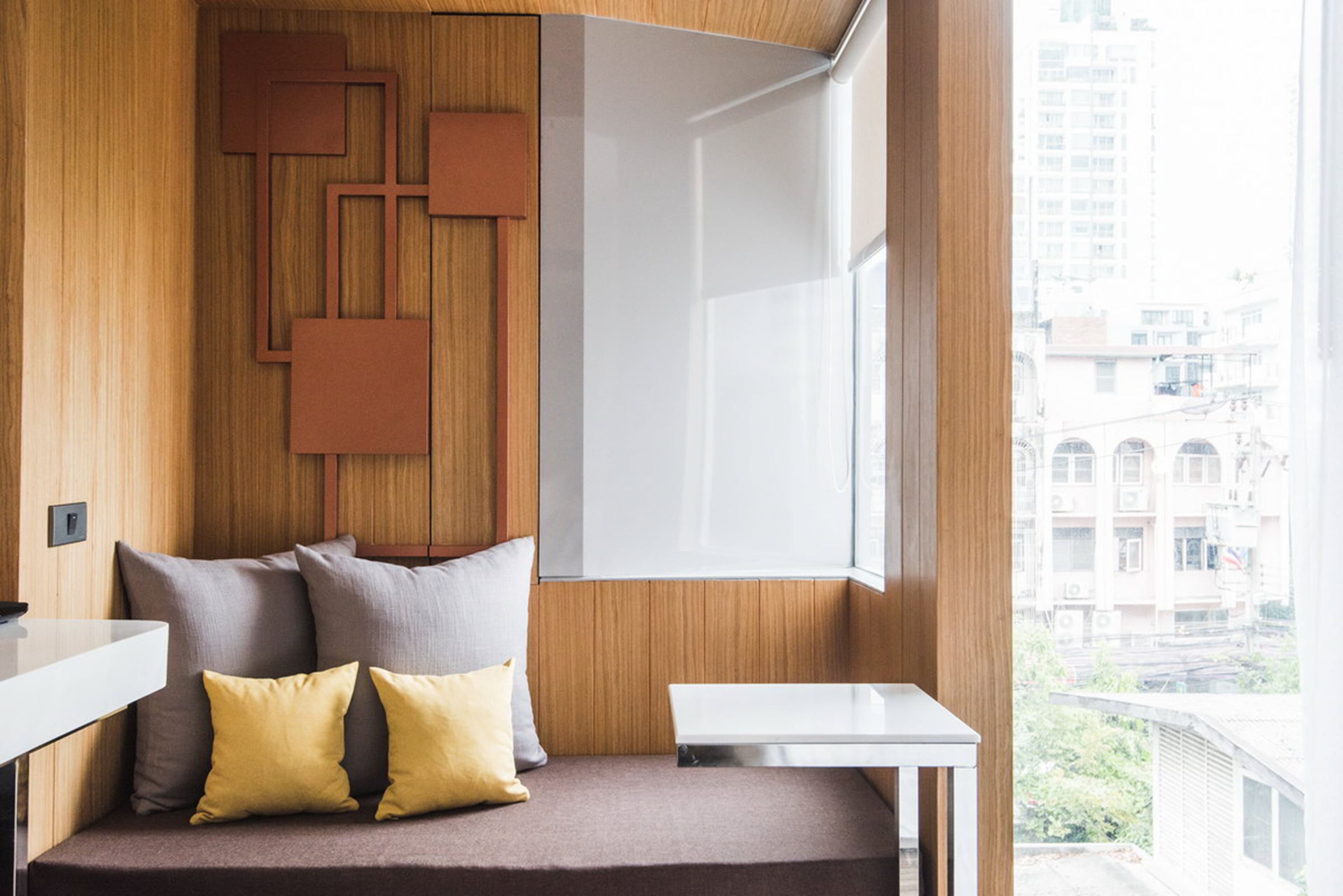 32-inch flat-screen tv with cable channels, tv