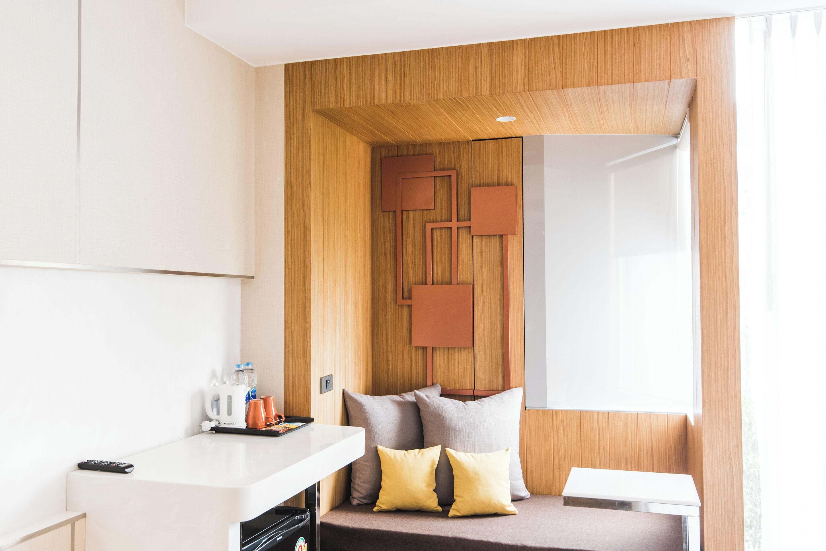 superior room, 1 queen bed | living area | 32-inch flat-screen tv with cable channels, tv