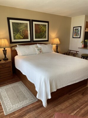 Tabla de planchar con plancha, wifi gratis y ropa de cama