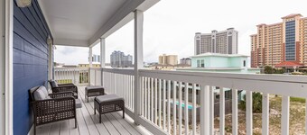 5 bedroom, 3 bath. Private, Heated Pool! Easy walk to Beach & to the Hangout!