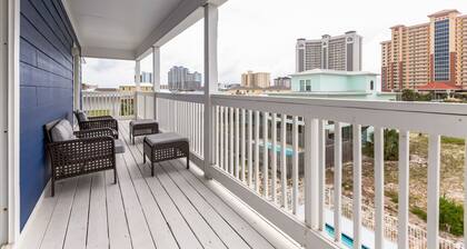 5 bedroom, 3 bath. Private, Heated Pool! Easy walk to Beach & to the Hangout!