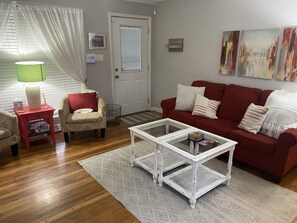 Smart-tv, dvd-spelare och en stereo