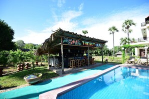 Poolside bar - Myanmar Han Hotel (Nyaung-U)