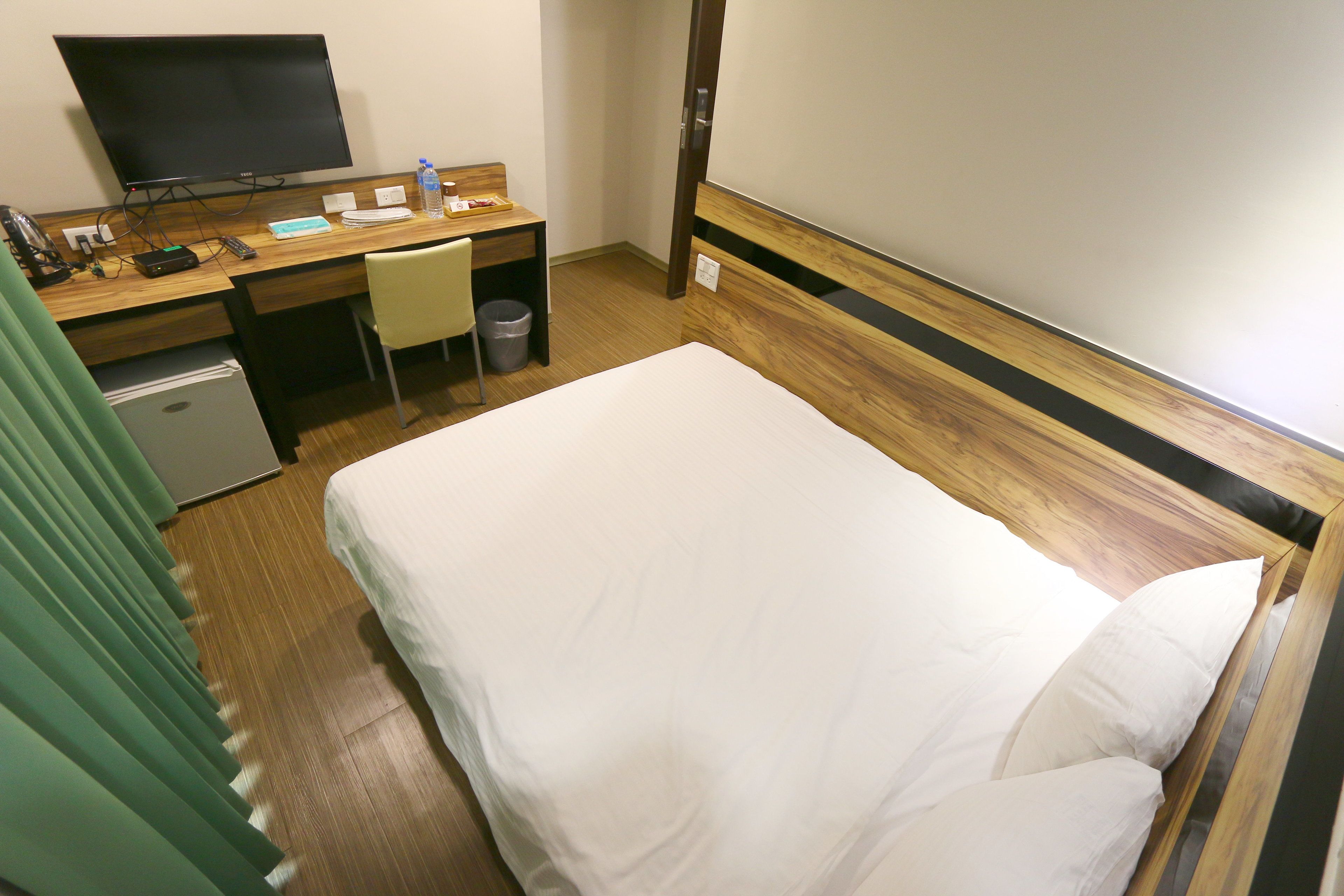 standard double room, 1 double bed | 1 bedroom, desk, bed sheets