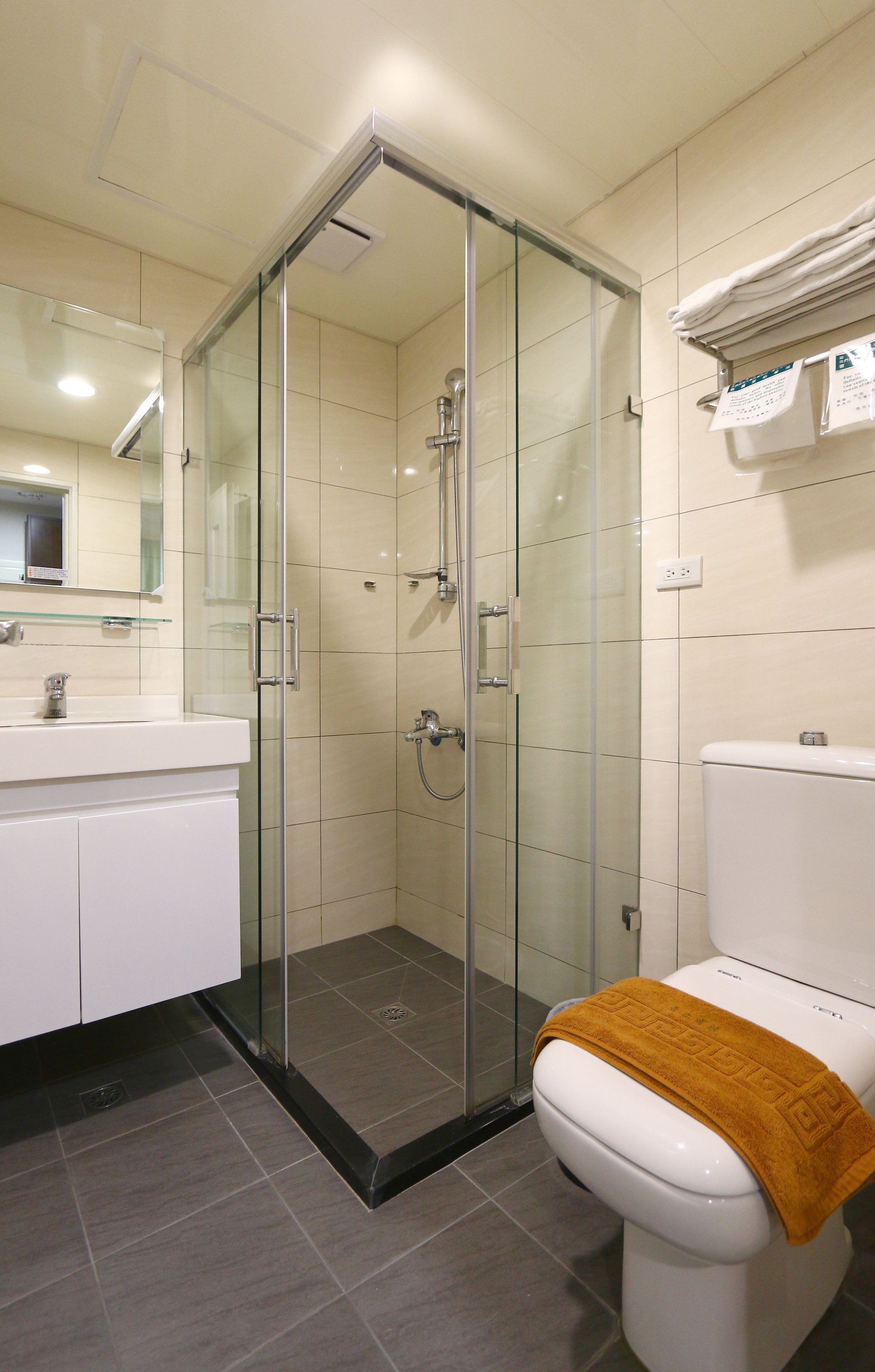 standard double room, 1 double bed | bathroom | shower, hair dryer, slippers, towels
