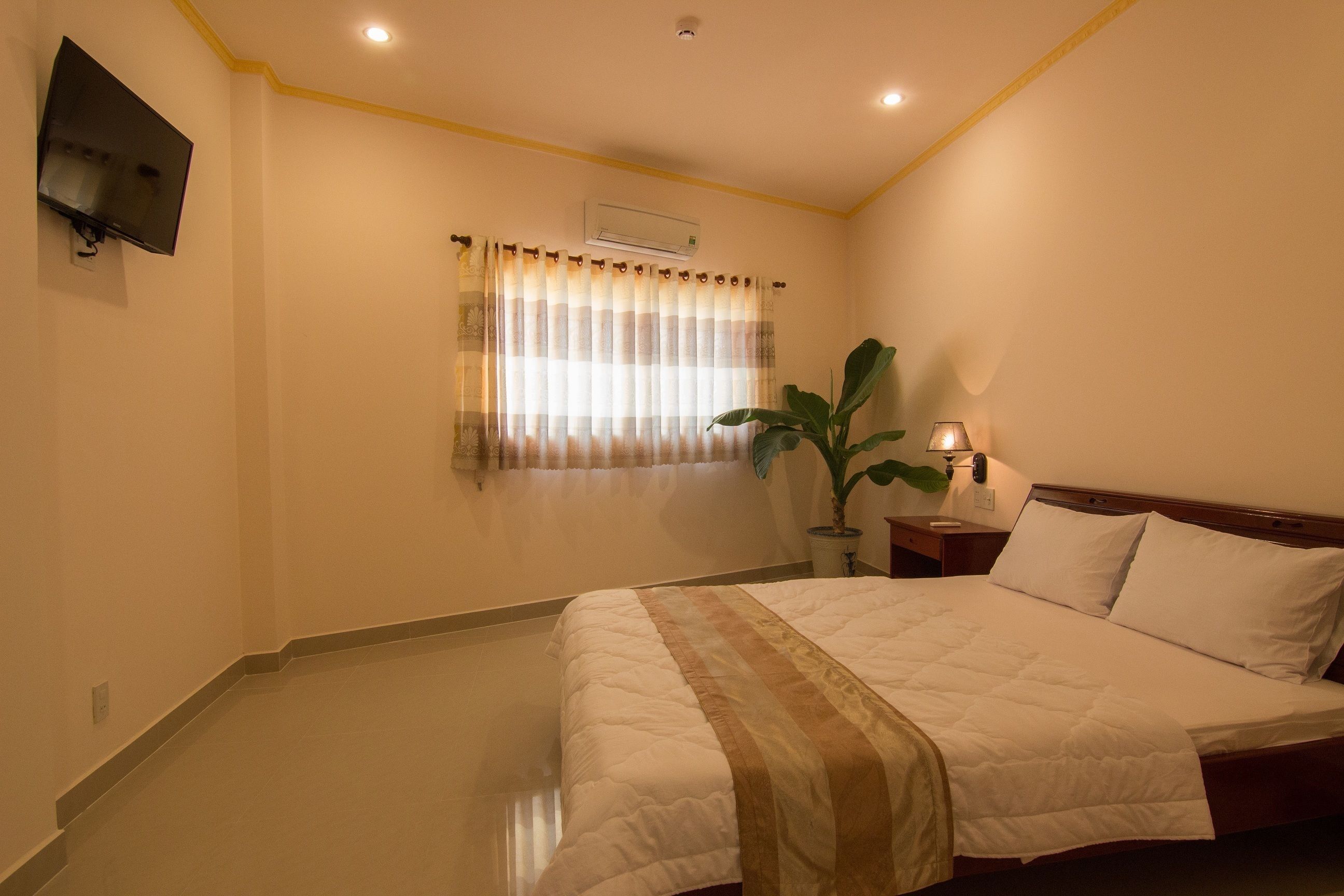 vip room | 1 bedroom, minibar, desk