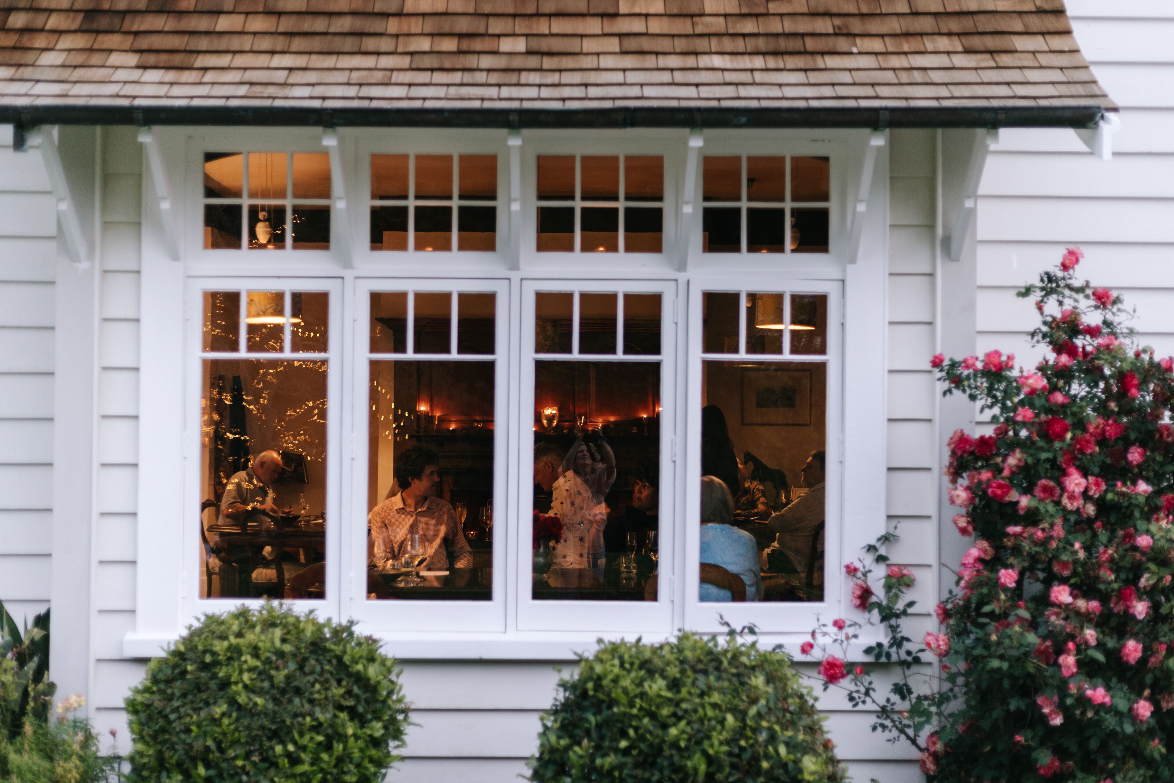 Illallinen tarjolla, paikallinen keittiö