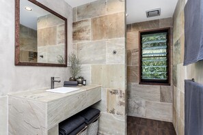 Eastern Rise Main House | Bathroom | Shower, free toiletries, hair dryer, towels