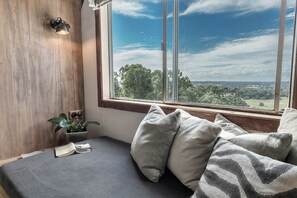 Eastern Rise Main House | 3 bedrooms, desk, free WiFi, bed sheets - Eastern Rise Main House (Montecollum)