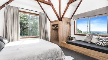 Eastern Rise Main House | 3 bedrooms, desk, free WiFi, bed sheets