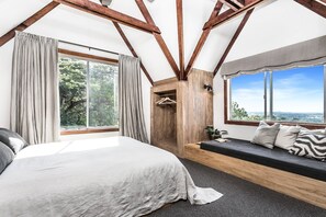 Eastern Rise Main House | 3 bedrooms, desk, free WiFi, bed sheets