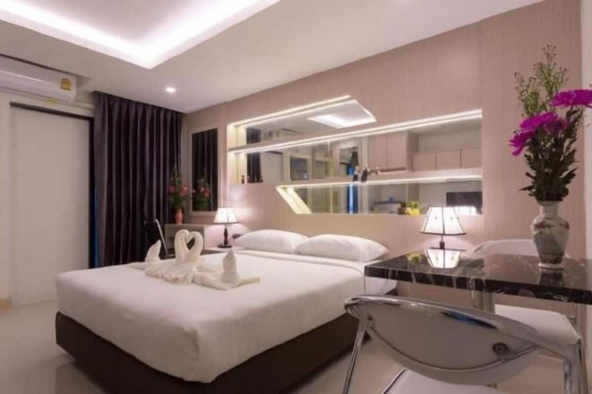 Minibar, in-room safe, desk, blackout curtains