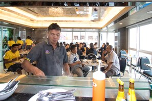 Daily buffet breakfast for a fee - B your home Hotel Donmueang Airport Bangkok (Bangkok)