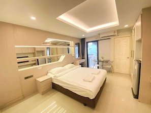 Standard Double or Twin Room | In-room safe, desk, blackout drapes, free WiFi