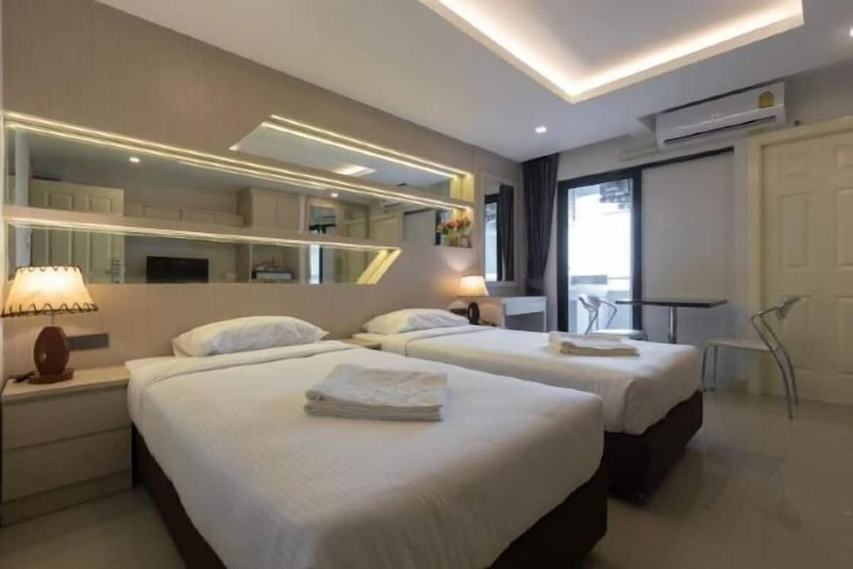 Minibar, in-room safe, desk, blackout curtains