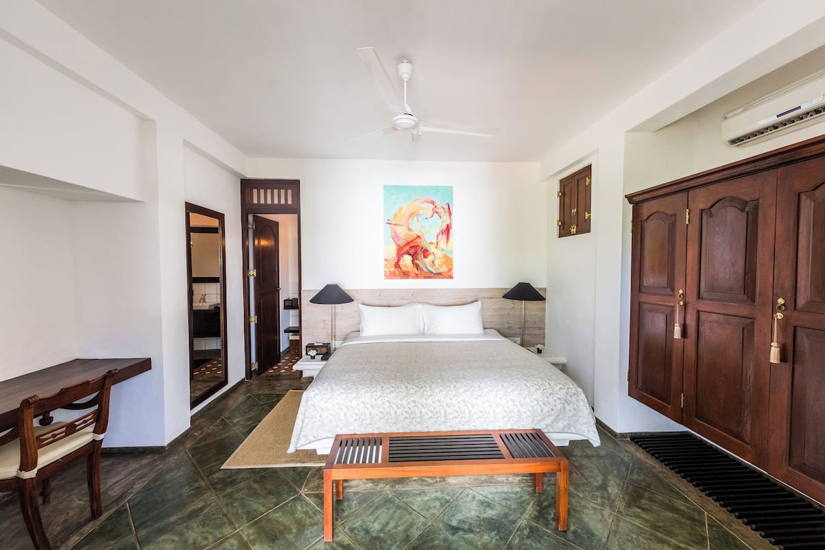 1 bedroom, premium bedding, minibar, in-room safe