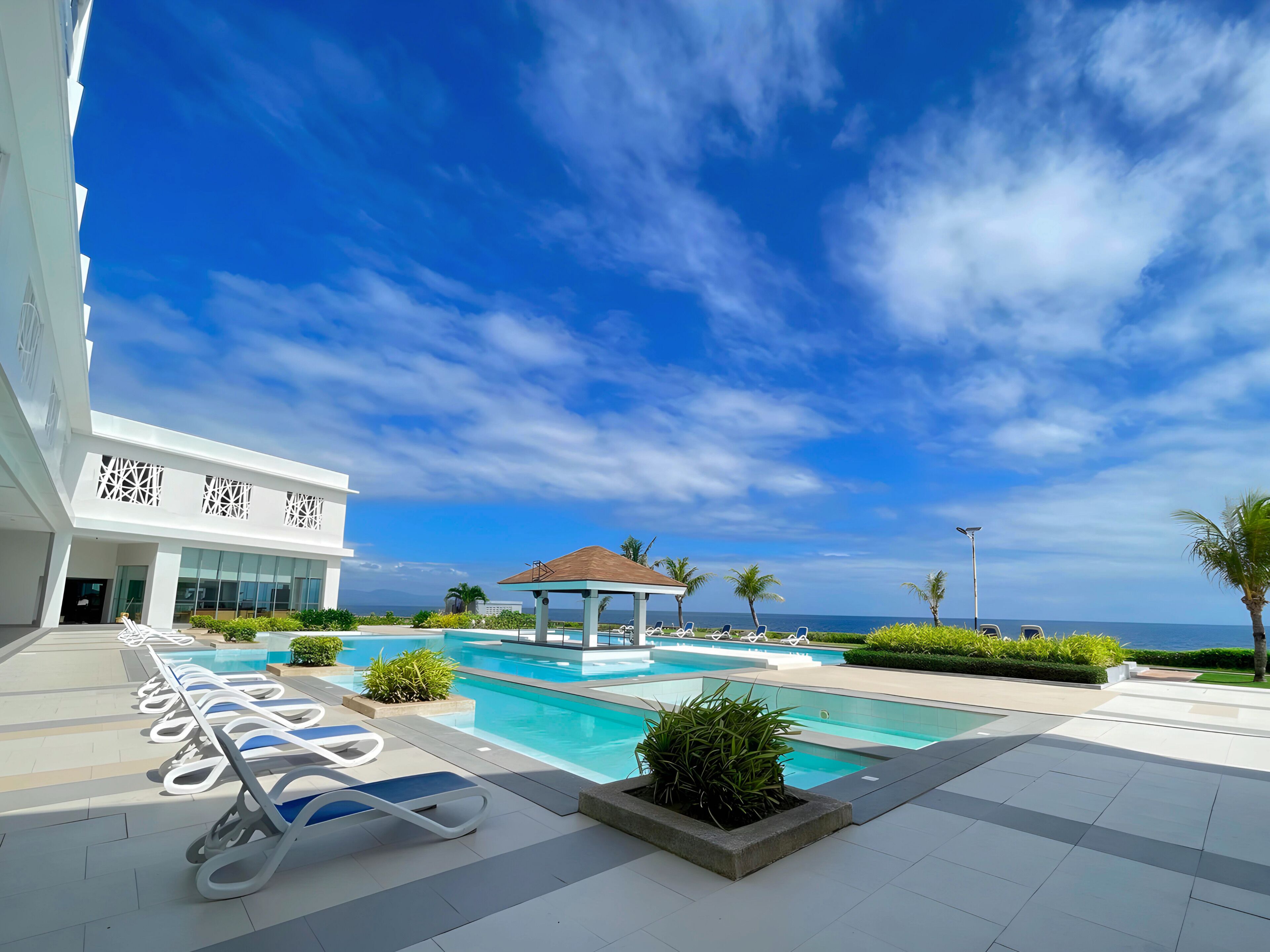 2 kolam renang terbuka 