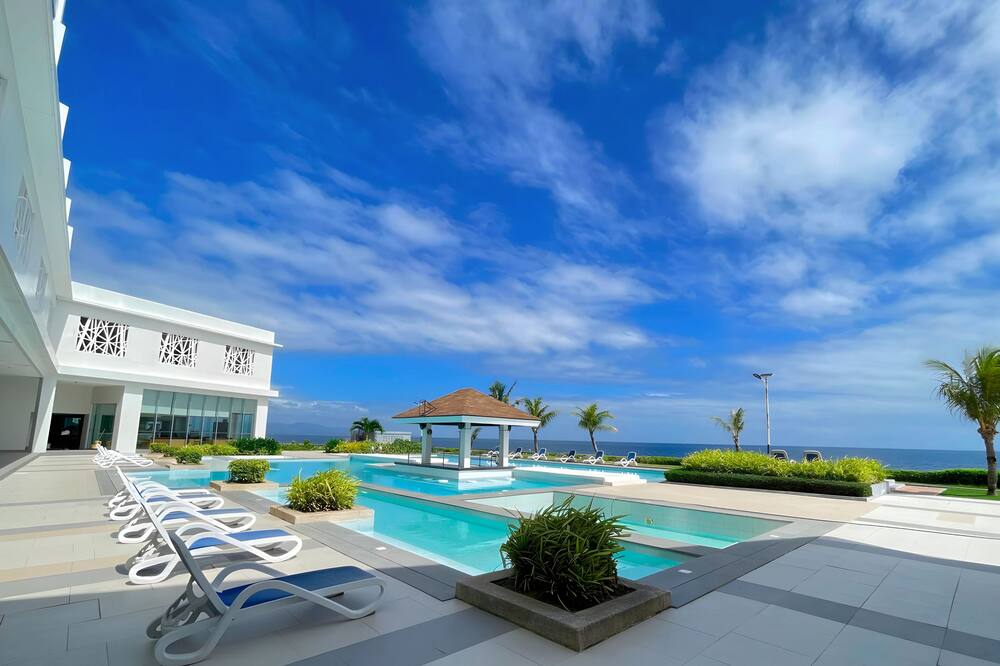 Arterra Hotel and Resort