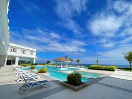 2 piscinas al aire libre