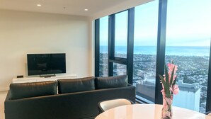 Familienapartment, 3 Schlafzimmer, Meerblick | Wohnbereich